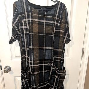 Dress. Color Black Blue.Golden Buttons on pockets. Size 16W.